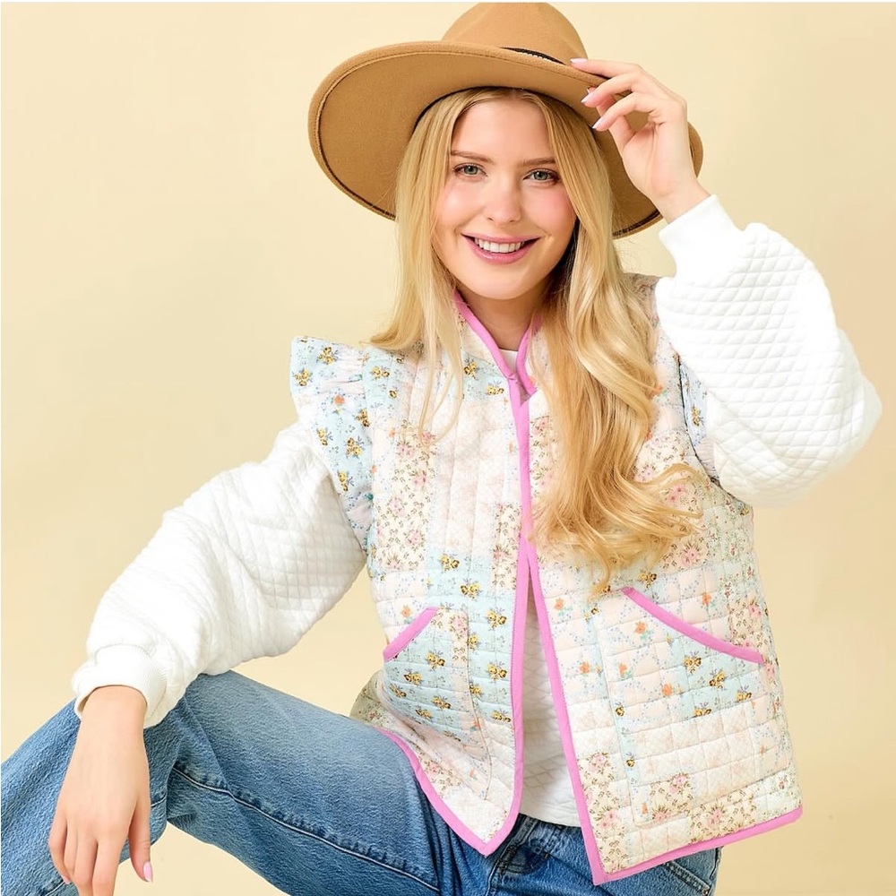 Main Strip Floral Quilted Vest With Ruffles